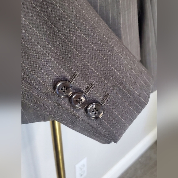 The Limited Wool Blend Perfect Travel Gray Pinstripe Fitted Blazer Jacket Size 6 - Picture 3 of 9